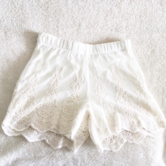 Rebellion Boho White Lace Elastic Waist Shorts SM - Picture 2 of 5